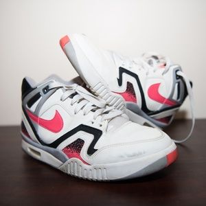 Nike AIR TECH CHALLENGE 2 size 9